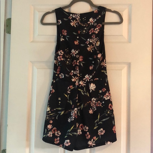 Kendall and Kylie navy romper— never worn!!! - Picture 4 of 4